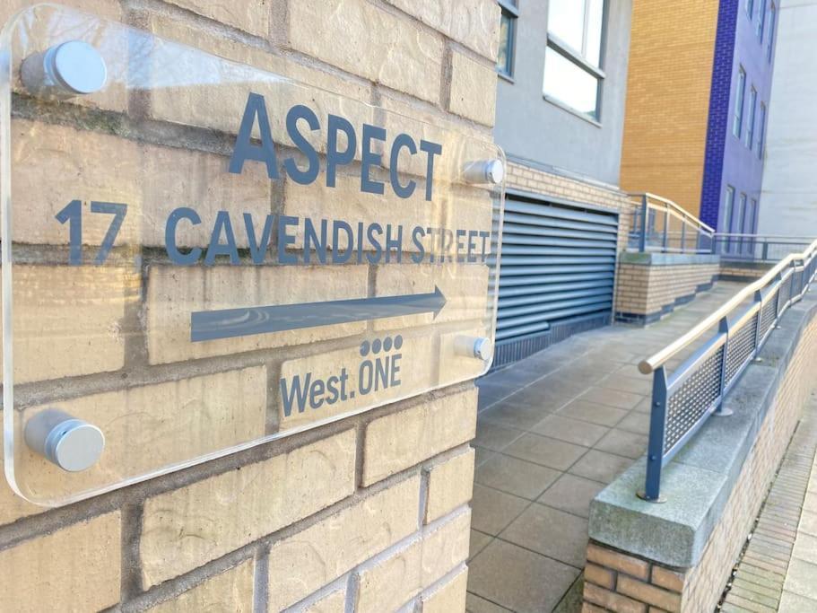Sheffield City Centre Apartment & Balcony Exterior photo