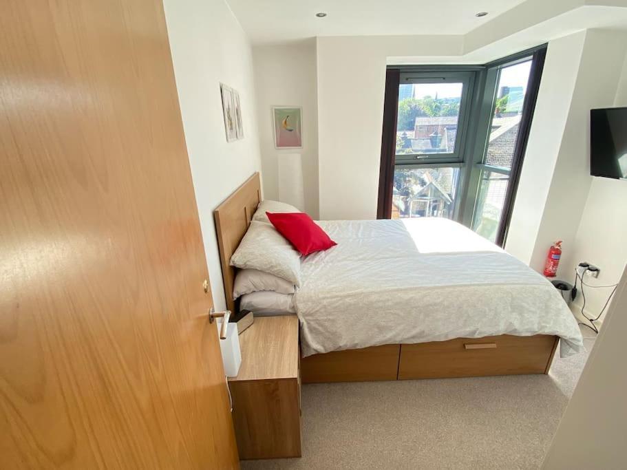 Sheffield City Centre Apartment & Balcony Exterior photo