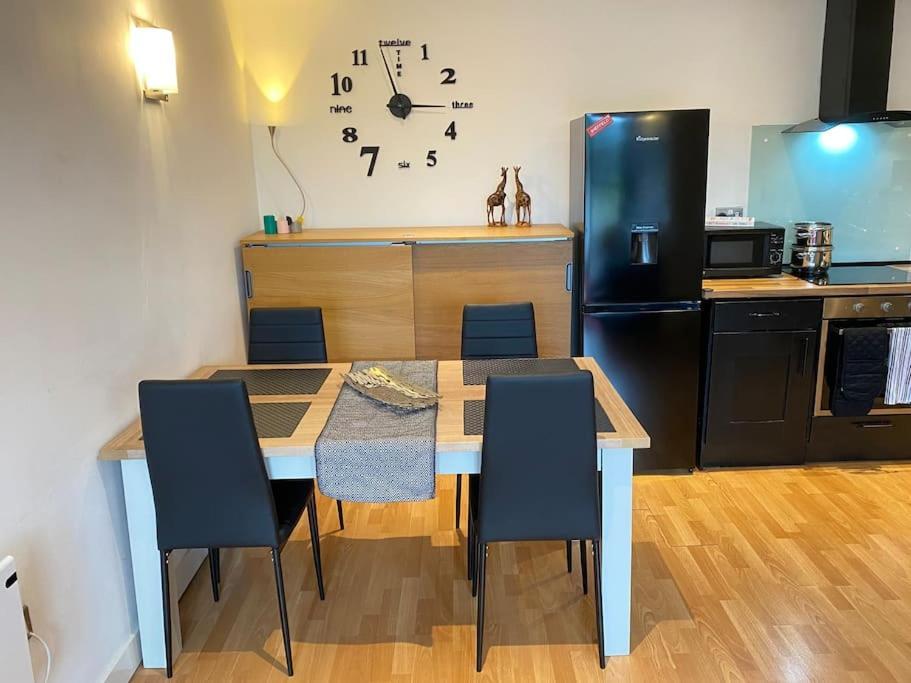 Sheffield City Centre Apartment & Balcony Exterior photo