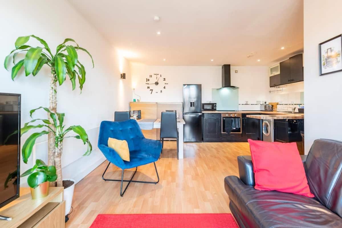 Sheffield City Centre Apartment & Balcony Exterior photo