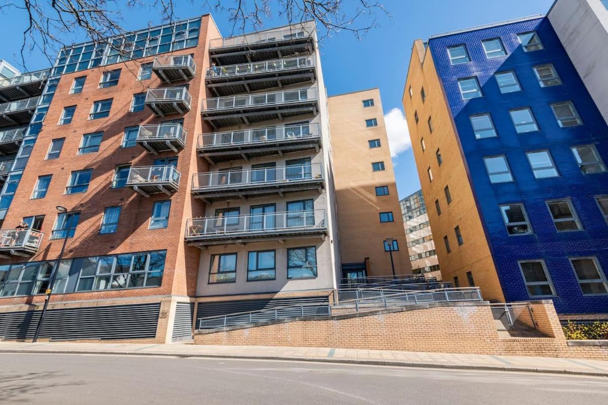 Sheffield City Centre Apartment & Balcony Exterior photo